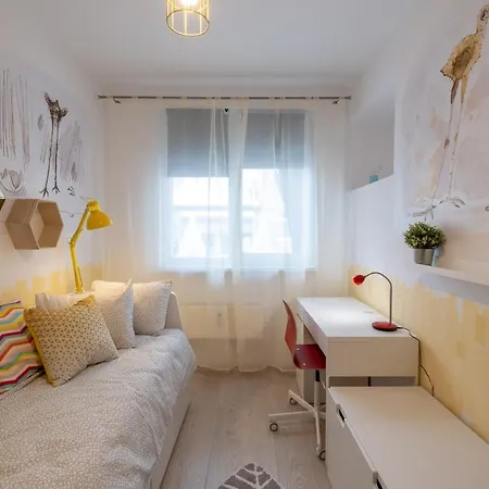 Two Bedroom Near To Doctors Garden *