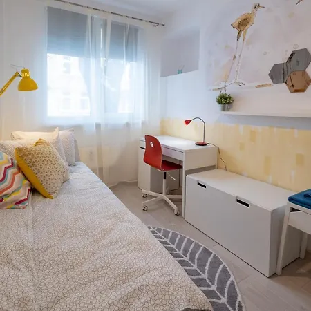 Apartment Two Bedroom Near To Doctors Garden *