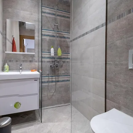 Two Bedroom Near To Doctors Garden Апартамент *