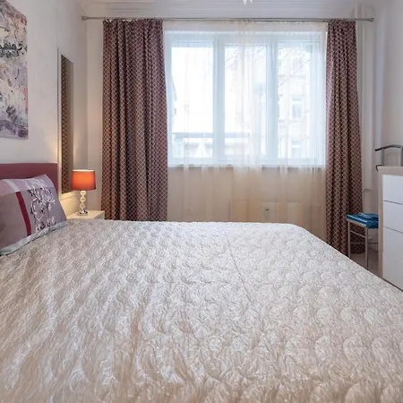 Apartment Two Bedroom Near To Doctors Garden