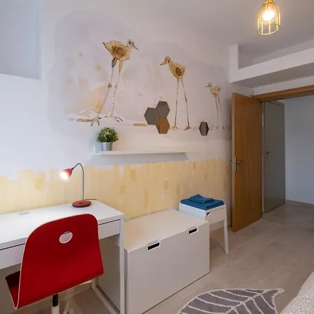 Апартамент Two Bedroom Near To Doctors Garden *