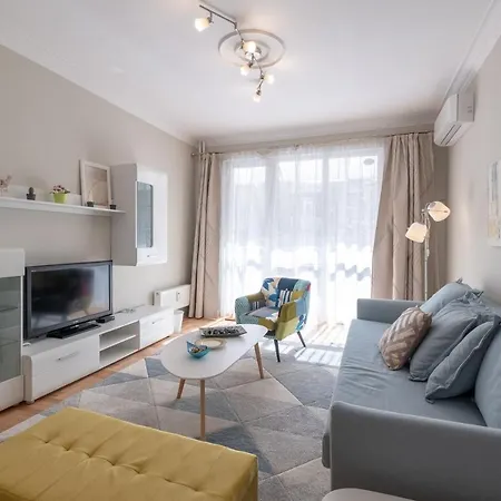 Two Bedroom Near To Doctors Garden