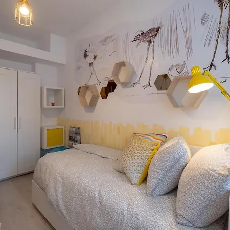 Two Bedroom Near To Doctors Garden Apartment *
