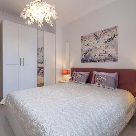 Apartment Two Bedroom Near To Doctors Garden Sofia